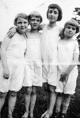 Jean, Lois and two Cousins